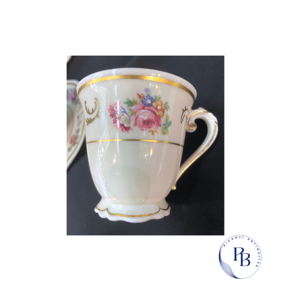 tasse en porcelaine de limoges, manufacture royale , signées d'artois, tasse ancienne et vintage en porcelaine, modèle rare, fleurs, peintes à la main, imprimées, pamela riconti , puces de saint ouen, magasin de brocante et vaisselle ancienne