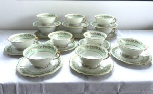 tasses à café ou à thé en porcelaine de limoges, limoges France, porcelaine vintage ou ancienne, art de la table à la française, belle table ancienne, dorure sur porcelaine, puces, vente en ligne, pas cher, vintage, vaisselle ancienne Pamela Riconti