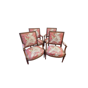 puces des Saint Ouen, paris Saint Ouen, puces de Clignancourt, mobilier ancien, fauteuil carré, dossier carré, fauteuil louis XVI, fauteuils de style, mobilier vintage, mobilier ancien, marché vernaison